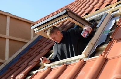 Pose de fenêtres de toit Velux à Theneuille
